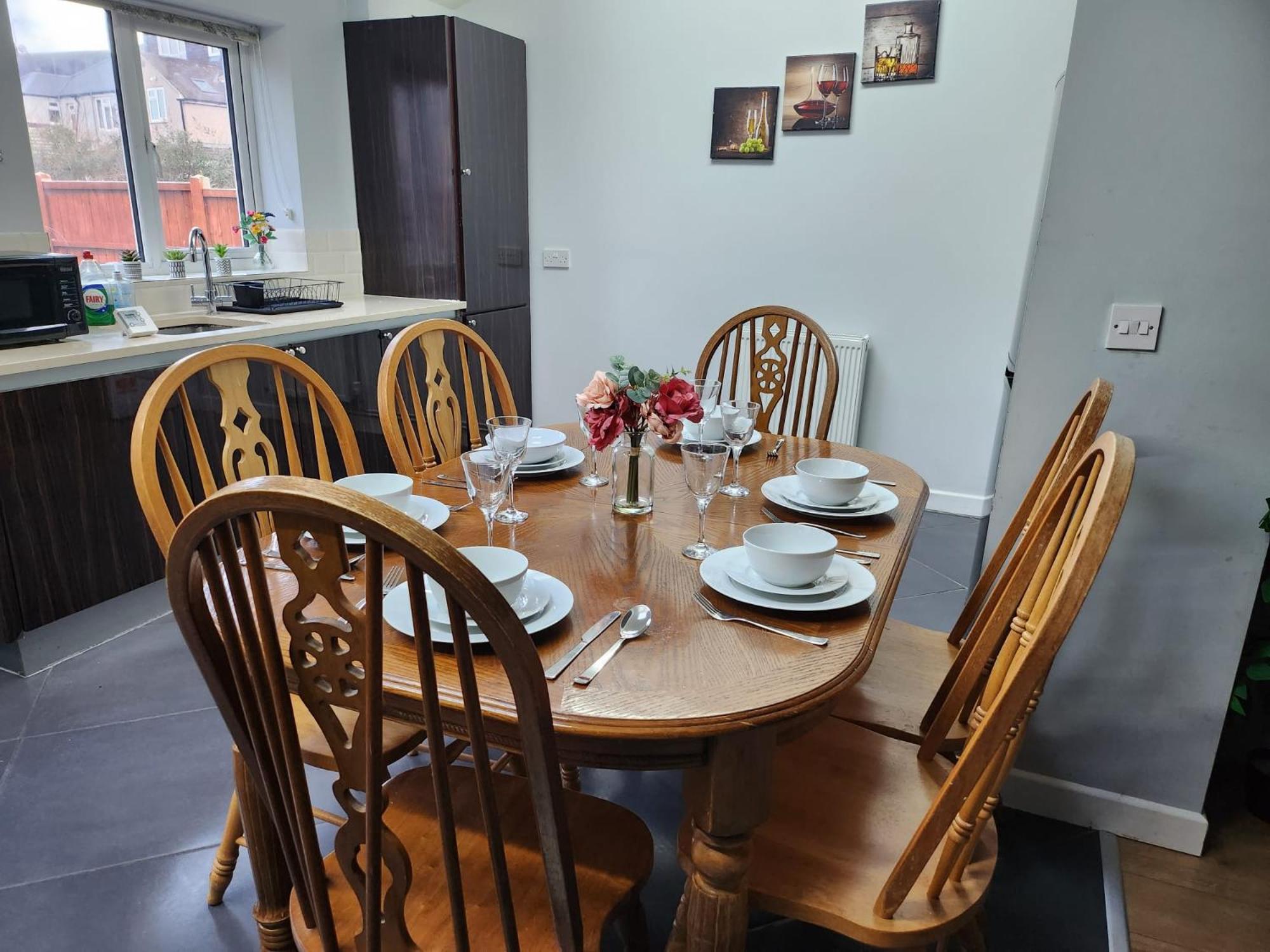 Dale House- Free Secured Parking Apartment