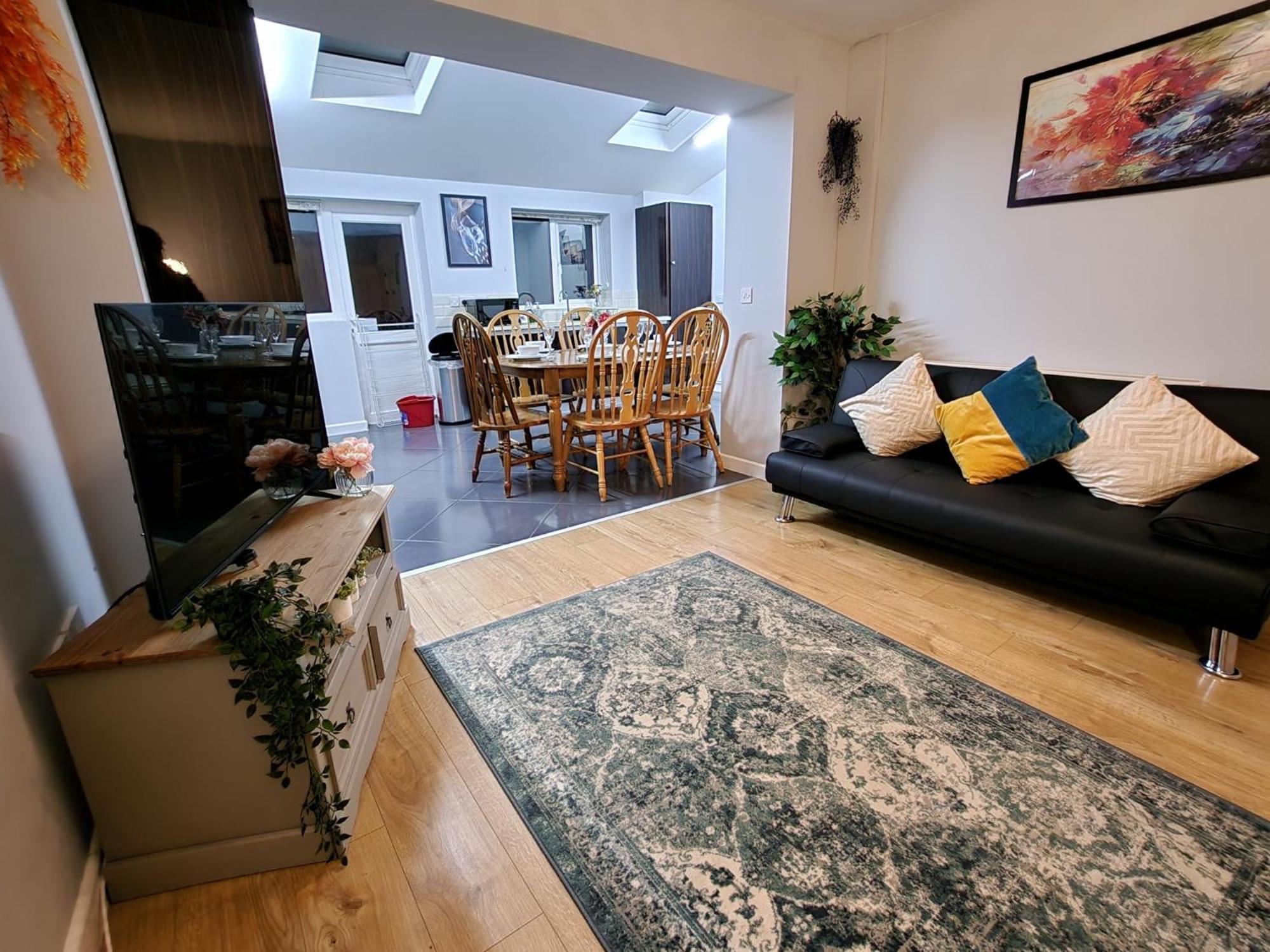 Dale House- Free Secured Parking *